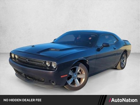 Used 2018 Dodge Challenger SXT RWD image 1