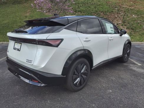 New 2025 Nissan Ariya AWD image 3