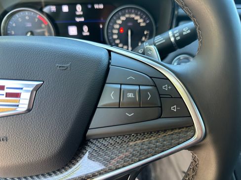 Used 2025 Cadillac XT5 Sportv w/ Technology Package AWD/4WD image 21