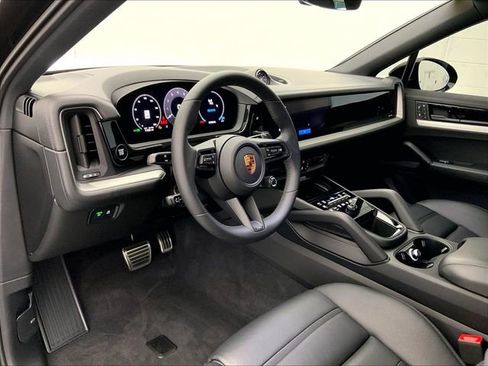 Used 2025 Porsche Cayenne S AWD/4WD image 4