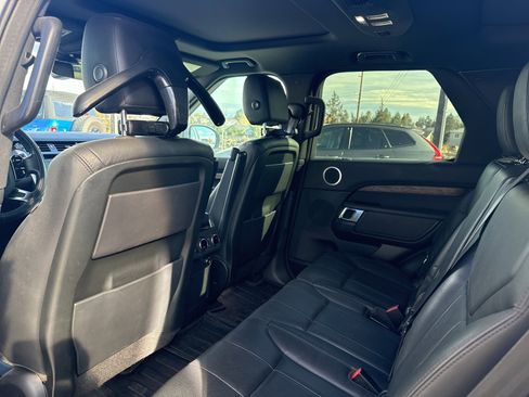 Used 2019 Land Rover Discovery HSE image 10