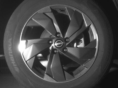 Used 2025 Nissan Rogue SV AWD/4WD image 13