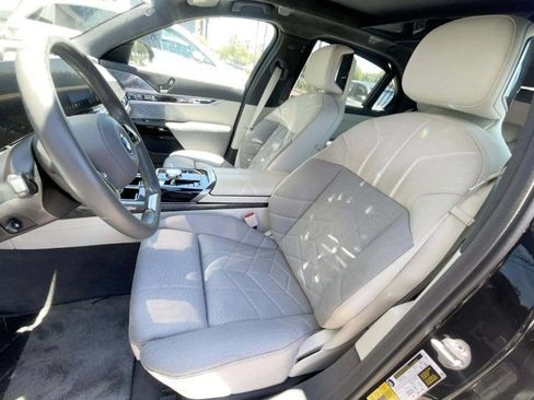 Used 2023 BMW i7 xDrive60 AWD/4WD image 4