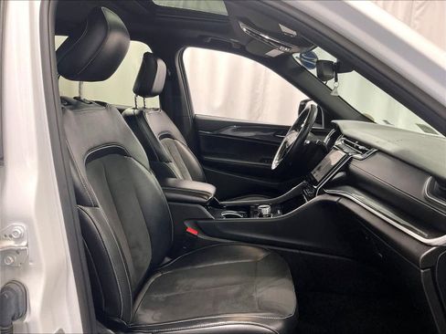 Used 2021 Jeep Grand Cherokee L Laredo image 11