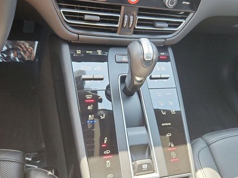 Used 2025 Porsche Macan S image 14