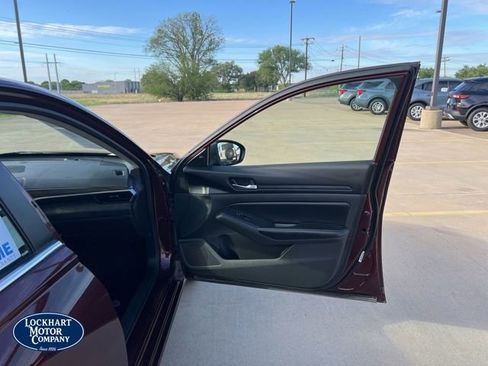 Used 2024 Nissan Altima 2.5 SV FWD image 25