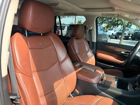 Used 2020 Cadillac Escalade Premium Luxury RWD image 42