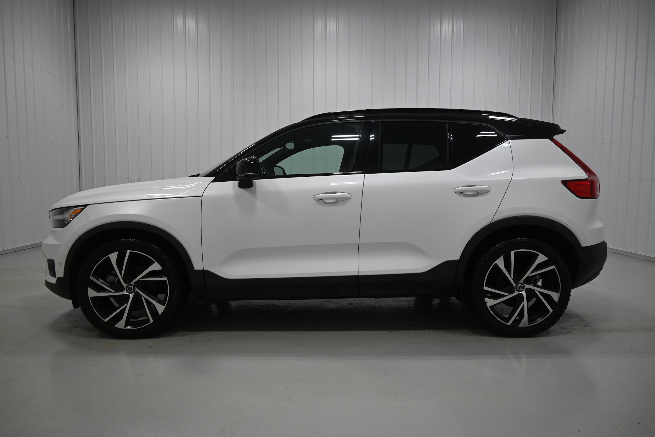 Used 2021 Volvo XC40 T5 R-Design w/ Protection Package Premier AWD/4WD image 26
