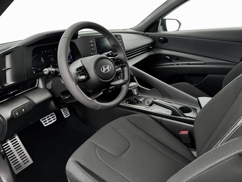 New 2025 Hyundai Elantra Sport image 22