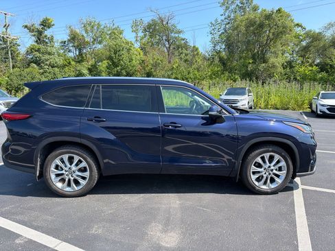 Used 2021 Toyota Highlander Limited AWD/4WD image 8