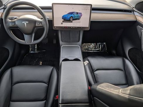 Used 2024 Tesla Model Y Long Range image 11