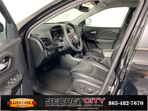 Used 2023 Jeep Cherokee Altitude Lux image 11