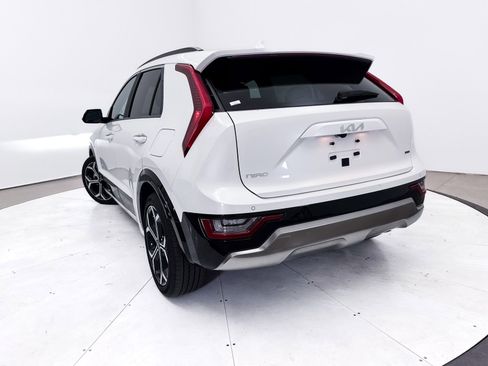 Used 2024 Kia Niro SX Touring FWD image 9