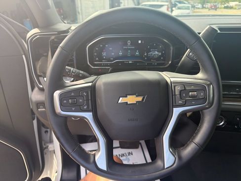 Used 2023 Chevrolet Silverado 1500 LT AWD/4WD image 17