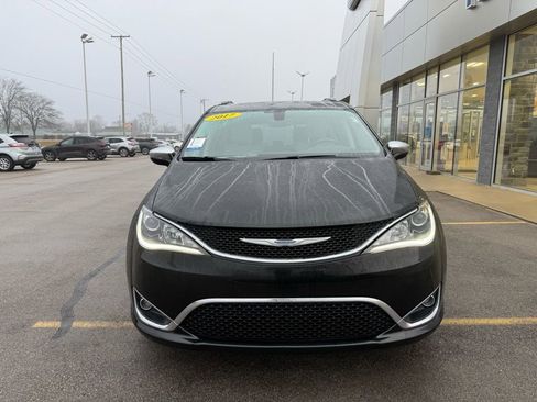 Used 2017 Chrysler Pacifica Limited image 35