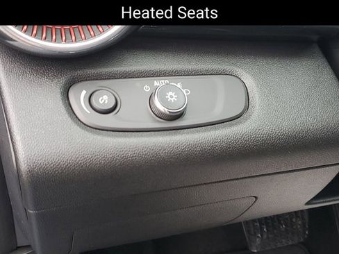 Used 2025 Chevrolet Trax RS w/ Driver Confidence Package image 9