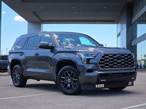 Used 2024 Toyota Sequoia Platinum AWD/4WD image 2