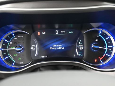 Used 2023 Chrysler Pacifica Touring-L FWD image 19