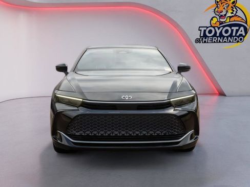 Used 2025 Toyota Crown XLE image 2