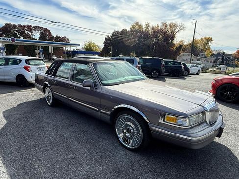 Used 1995 Lincoln Town Car Cartier RWD image 28