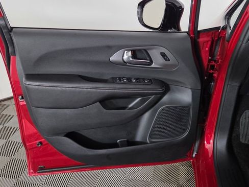 New 2026 Chrysler Pacifica Select image 13