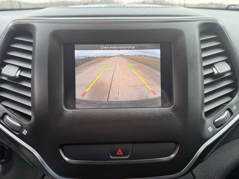 Used 2019 Jeep Cherokee Latitude w/ Popular Appearance Group image 42