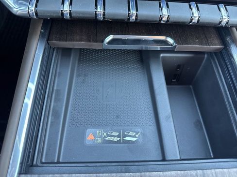 New 2026 GMC Acadia Denali Ultimate w/ LPO, Floor Liner Package AWD/4WD image 40