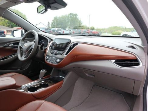 Used 2016 Chevrolet Malibu Premier w/ Driver Confidence Package II FWD image 21