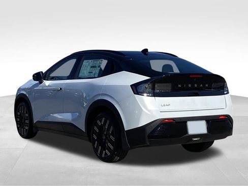 New 2026 Nissan Leaf Platinum+ w/ Cargo Package (Platinum+) FWD image 2