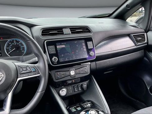 Certified 2025 Nissan Leaf SV Plus FWD image 9
