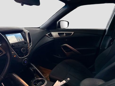 Used 2017 Hyundai Veloster Value Edition image 25