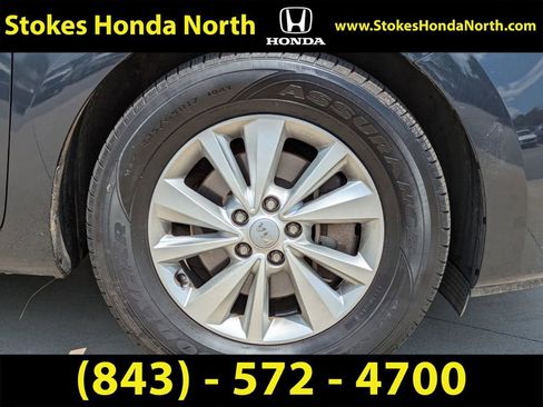 Used 2017 Kia Sedona LX w/ LX Essentials Premium Package image 16