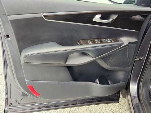 Used 2019 Kia Sorento AWD image 10