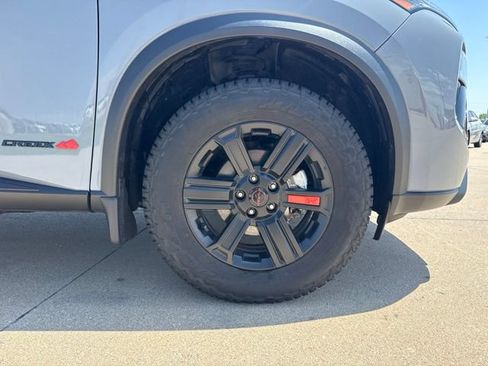 Used 2025 Nissan Rogue SV AWD/4WD image 14