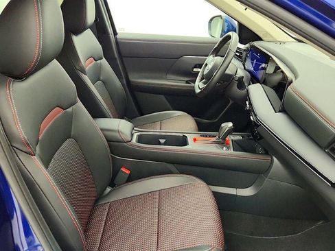 Used 2025 Nissan Kicks SR FWD image 9