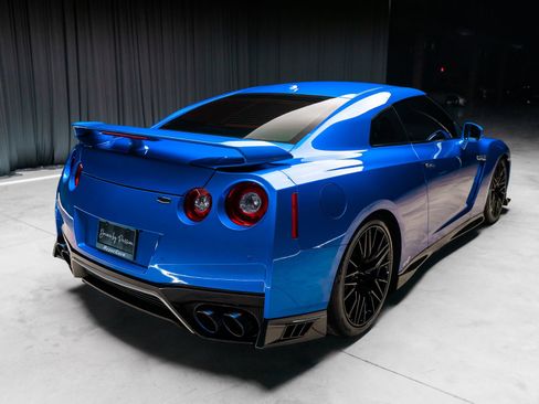 Used 2020 Nissan GT-R Premium AWD/4WD image 32