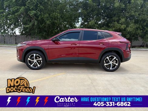 Used 2024 Chevrolet Trax RS w/ Sunroof Package FWD image 7