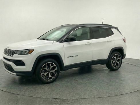Used 2025 Jeep Compass Limited AWD/4WD image 3