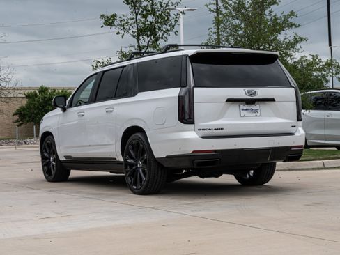 Used 2025 Cadillac Escalade ESV Premium Luxury Platinum AWD/4WD image 7