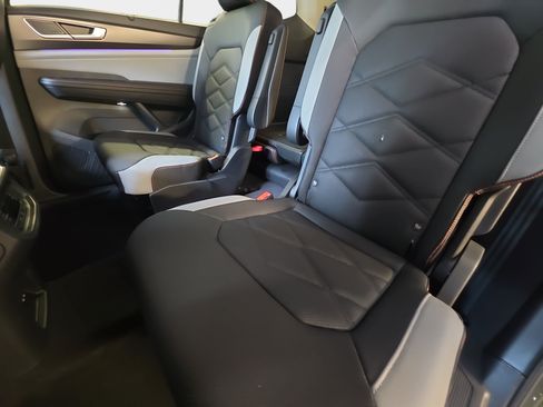 Used 2024 Volkswagen Atlas Peak Edition SEL AWD/4WD image 16