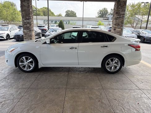 Used 2015 Nissan Altima 2.5 SV w/ Convenience Package FWD image 9