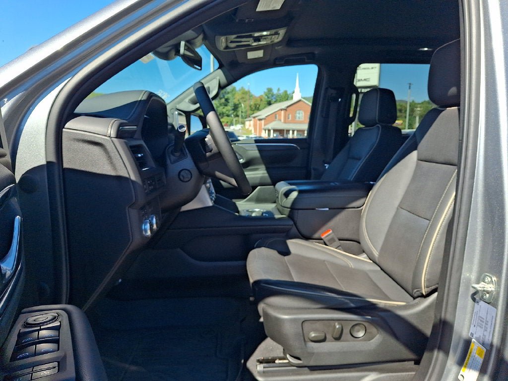 Used 2023 GMC Yukon XL SLT w/ SLT Premium Package AWD/4WD image 13