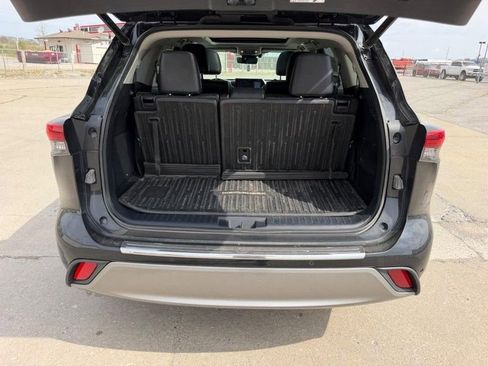 Used 2021 Toyota Highlander Platinum AWD/4WD image 5