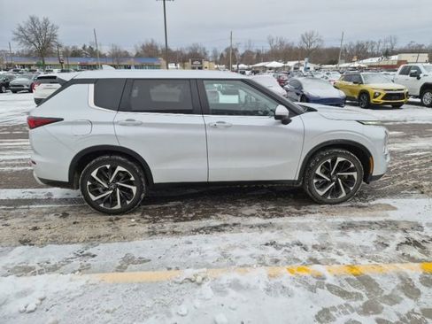 Used 2024 Mitsubishi Outlander SE image 4