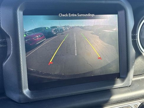 Used 2021 Jeep Wrangler Unlimited Sahara w/ Cold Weather Group image 15