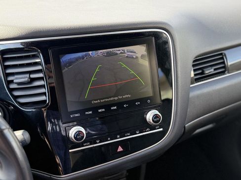 Used 2022 Mitsubishi Outlander LE image 10