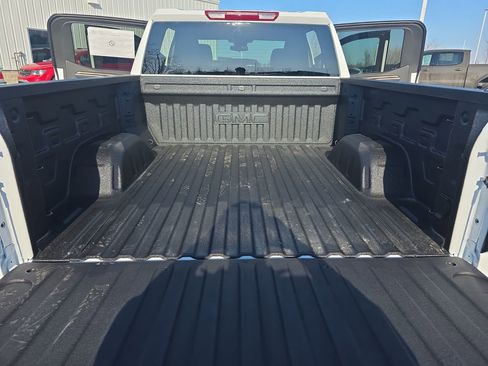 New 2026 GMC Sierra 1500 SLE image 12