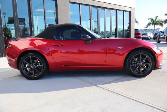 Used 2016 MAZDA MX-5 Miata Club RWD image 2
