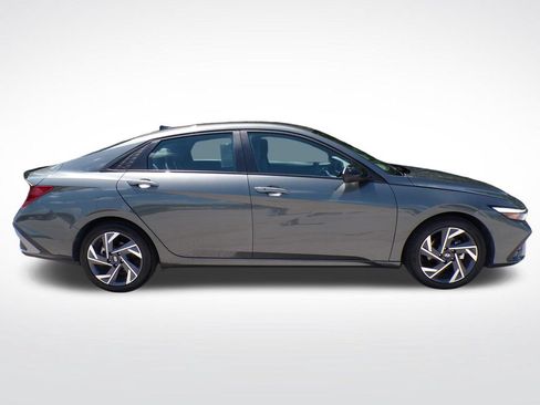Used 2025 Hyundai Elantra Sport FWD image 6