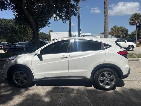 Used 2019 Honda HR-V LX image 11